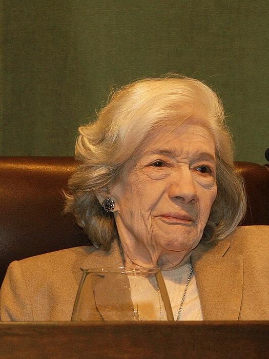 Biografía de Ana María Matute: La Vida y Obra de una Escritora Inmortal